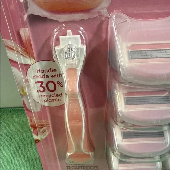 Gillette Venus Comfortglide White Tea Scent 1 Razor Plus 12 Cartridges NEW - Picture 7 of 7